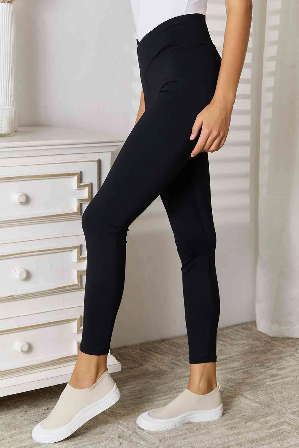 Basic Bae V-Waistband Sports Leggings (BFD) T