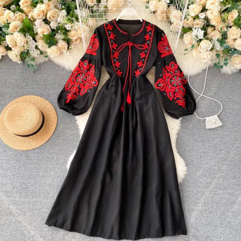 Bohemian Floral Embroidery with Lantern Sleeve Pleated Dresses