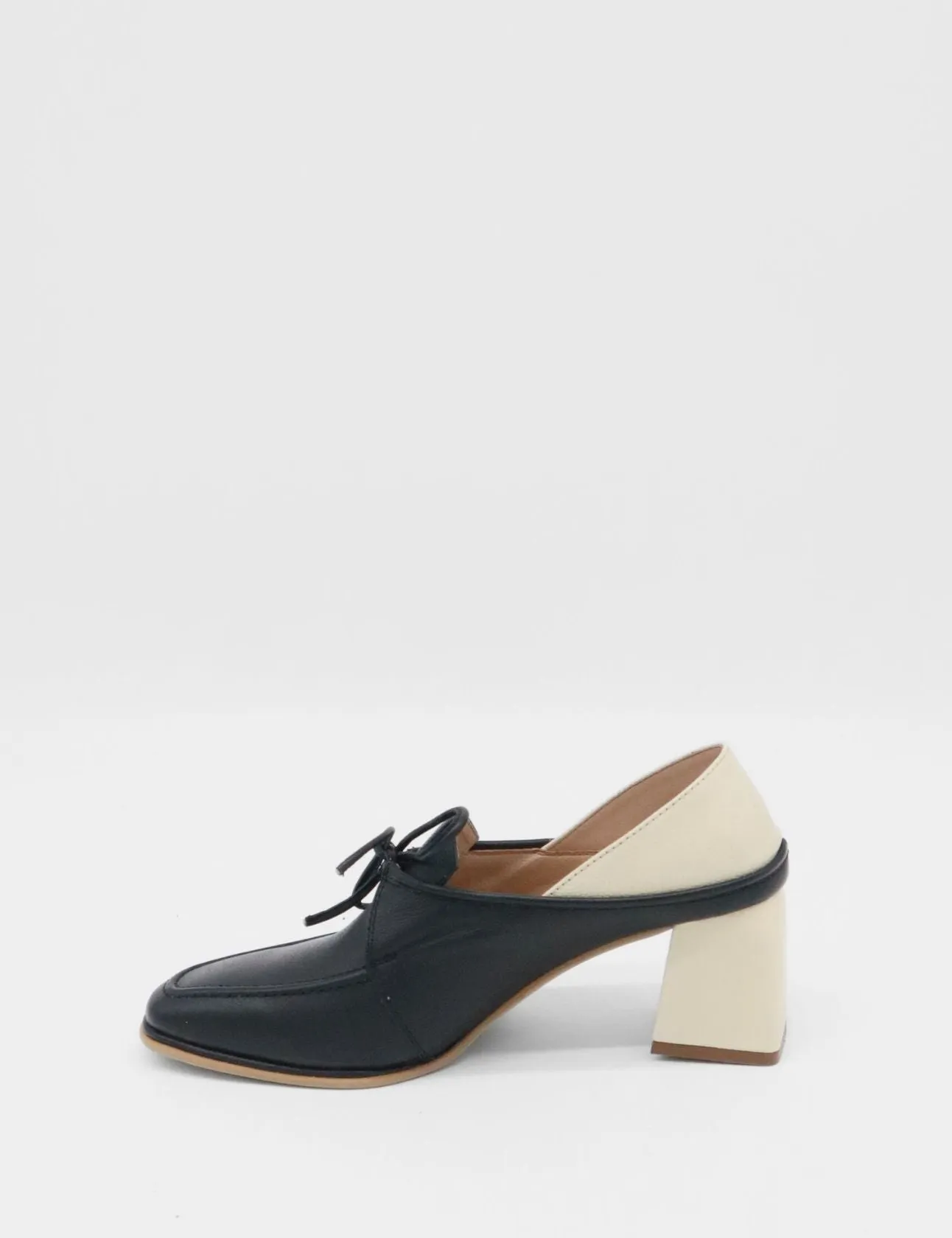 Focus heeled loafers in black/off white leather womens shoes