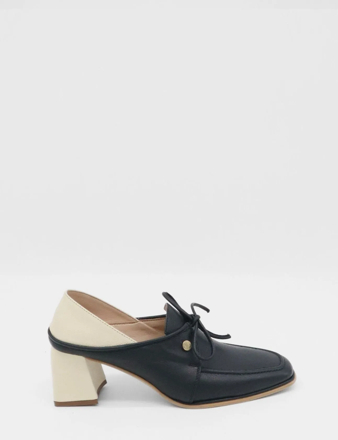 Focus heeled loafers in black/off white leather womens shoes