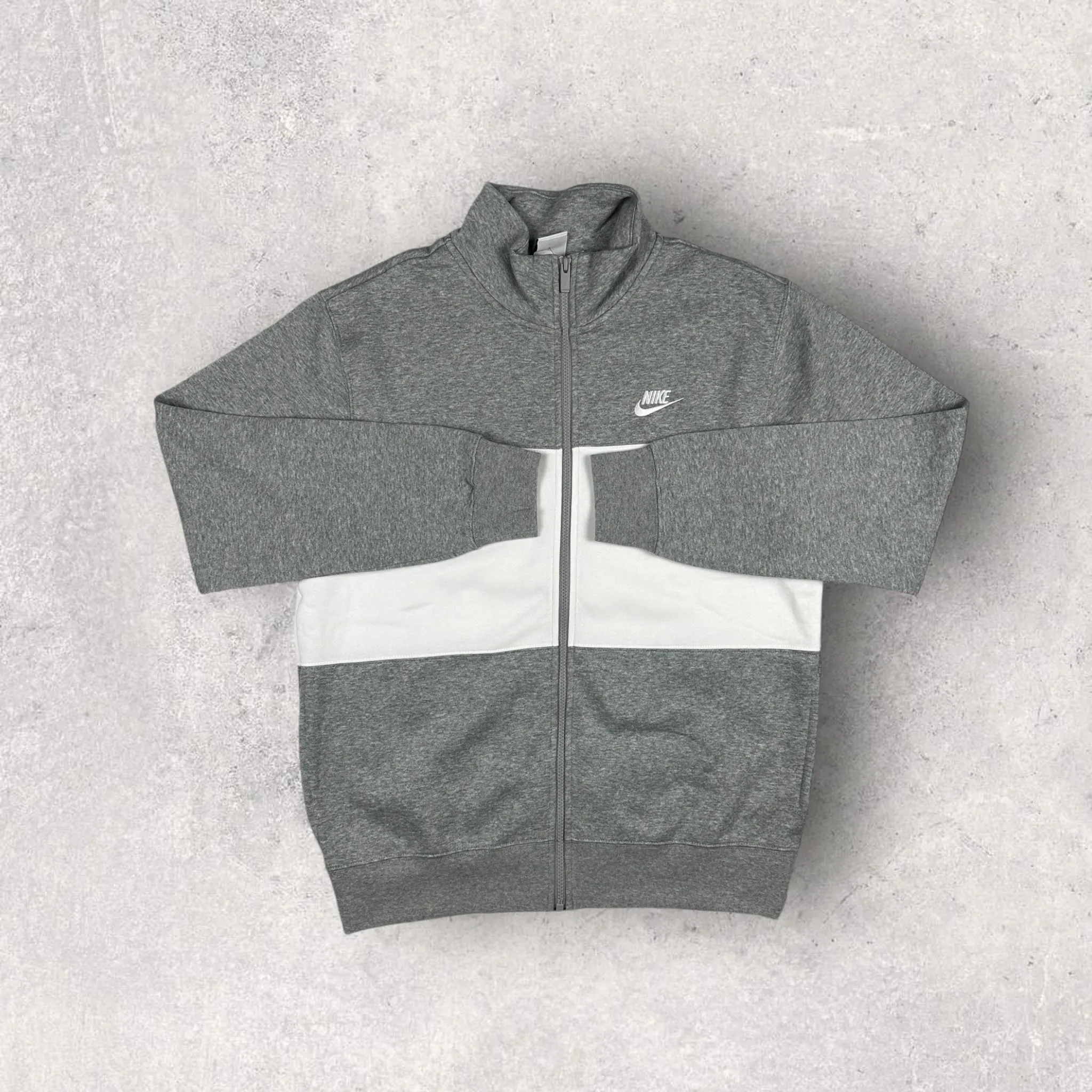 NIKE ESSENTIALS FLEECE TRACKSUIT - GREY/WHITE